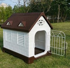 ペットハウス ブラウン 広々 三角屋根 ドア 窓付き 通気性 キャットハウス ドッグハウス 犬 猫 シェルター かわいい おもしろ プラスチック 春 夏 秋 冬 通年 ペット用品 小型犬 中型犬 小型猫 中型猫 大型猫のサムネイル