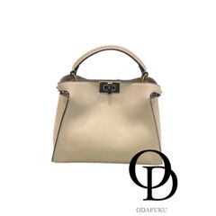 【ODAFUKU】【おだ福】【オダフク】【おだふく】 【中古】FENDI フェンディ ピーカブー Peekaboo エッセンシャリー 8BN302 ハンドバッグ 美品 メーカーBOX 保存袋 販売証明書