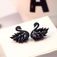 Swarovski 白鳥デザイン ロングピアス Swarovski 羽のデザイン ロング ピアス ローズゴールド - メルカリ