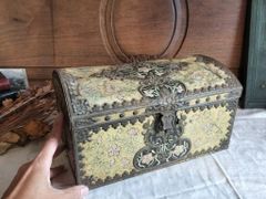 アジア風彫刻装飾の木製収納箱 伊勢丹 - メルカリ