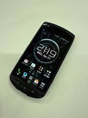 au TORQUE G01 ブラック KYY24 トルク 白ロム 黒