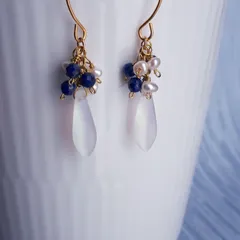 天然石とチェコビーズのピアス(青×白)【052】