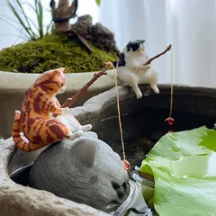 【水槽が可愛く変身！釣り猫３匹セット】豹紋猫 三毛猫 灰虎猫 ミニチュア アクアリウム 造景 置物 水槽オーナメント 猫好き 癒し デスク 玄関 プレゼント ギフト