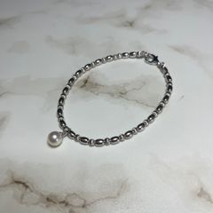 Diana ロゴ入り バングル パールチャーム付きSILVER - メルカリ