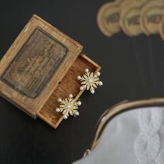 【Susy.】【天然パール】スノーフレークデザインピアス  Snow man