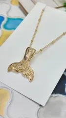 ホエールテールネックレス