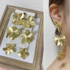 【ゴールドフラワー】花嫁　パール　フラワー　ピアス　3連　ピアス　大ぶり　淡水パール　ブライダル　ウェディング　ドレス　結婚式　花嫁　華やか　揺れる　花　花びら　トレンド　前撮り　成人式　和装　振袖