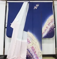 最終値下げ 豪華振袖　舞桜　手描き　暈し染め　金彩　金通し地　逸品