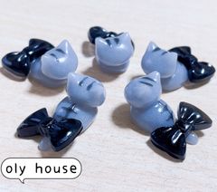 おすわり猫シリーズ　黒虎猫黒1リボン　５匹セット　レジン　パーツ