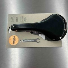 BROOKS SWALLOW クロムブラック