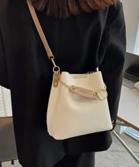レディース 通勤通学 ミニハンドバッグ オフィスカジュアル 肩掛けカバン スクエア 大人かわいい 斜め掛けバッグ 韓国風 手提げ鞄 小さめ 合皮かばん 可愛い キレイめバケツ型鞄 1130