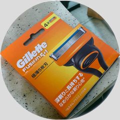 【正規品】ジレット Gillette フュージョンマニュアル替刃4B カミソリ 髭剃り 極薄5枚刃 4個入り