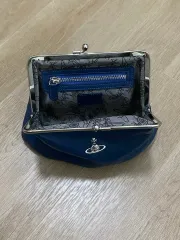 ヴィヴィアン・ウェスト 木材 ポーチ