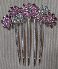 新品未使用☆シルバー✕ピンク☆クリアカラー☆お花モチーフがポイント☆目立つオシャレ☆夜会巻き☆ヘアコームかんざし☆