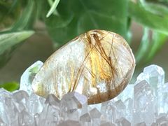 ゴールドタイチンルチル　クォーツ ドロップ型　カボション　ルース　太金