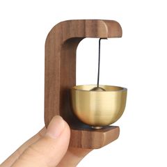 【新着商品】風鈴のような優しい音をするドア鈴 天然木製 真鍮 マグネット式 玄関 両面テープ付 取付簡単 ホーム用 ドアチャイム ドアベル 店舗用 玄関チャイム 引き戸 プレゼント AMZTOLIFE 防犯 癒し 風水 （黒クルミ）