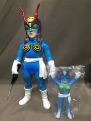 東映レトロソフビコレクション 仮面ライダー 蜂女　ワンフェス ミニソフビ 新色 Amazon | メディコムトイ 東映レトロソフビコレクション 蜂女(新