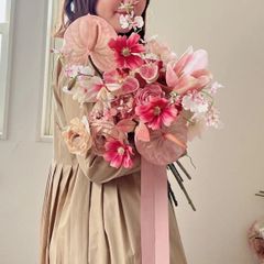 ピンクカラーの秋色ブーケ　ウェディングブーケ　ブートニア付き　アーティフィシャルフラワー　アンスリウム　チューリップ、胡蝶蘭