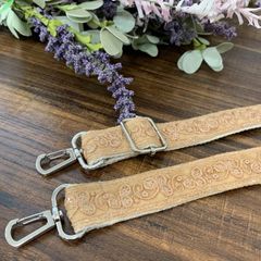 値下げ↓☆インド刺繍☆スマホストラップ☆ショルダーストラップ☆ベージュ、透明スパンコール系ホワイトデー プレゼント