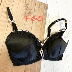 黒にピンクのリボンのブラ　（F65）　T068
