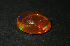 天然ファイアオパール ルース 1.197ct 約6mm×8mm ソーティング付き！