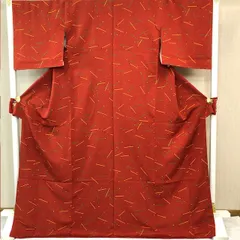 ［きものキレイ］小紋（袷）赤茶色　幾何学文様　身丈167cm　裄丈71cm　絹　リユース　　K035