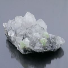 四川省産 プレナイト共生 水晶 クラスター 1点物  約257g  天然石・置き物 空間 浄化 ポスト投函配送不可