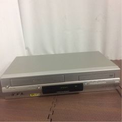 TOSHIBA SD-V700 VHS DVD一体型ビデオデッキ 【美品 】 - メルカリ
