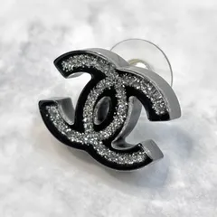 【希少⭐️人気⭐️シャネル CHANEL】 ★ピアス ココマーク  ブラック×シルバーラメ　 片側ひとつですが掘出物　 片側無くされた方ぜひ　 片側ワンポイントでも映えます （AYA） 02503150500.oGR