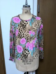 に3超美品　伊太利屋　カットソー　長袖Tシャツ　9　アニマル柄　総柄　ラメ付き 伊太利屋 アニマル柄カットソー 9号 ストレッチ性あり
