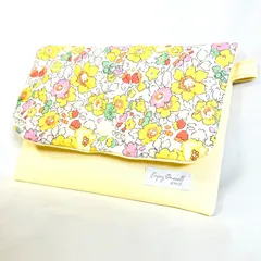 ファスナーポケット付き　マルチポーチ　リバティキルティング使用　通院ケース　お薬手帳ケース　母子手帳入れ　通帳入れ