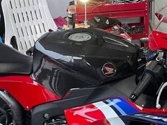 YZF-R9 エイト綾織レッドカーボンタンクカバー YZF-R9 エイト綾織レッドカーボンタンクカバー - メルカリ