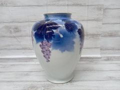 イタリア製　ブドウ彫刻　白い　陶器花瓶 イタリア製 ブドウ彫刻 白い 陶器花瓶 - メルカリ