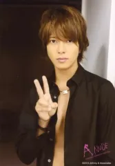 【中古】生写真(ジャニーズ) 山下智久/バストアップ・衣装黒・右手ピース/「TOMOHISA YAMASHITA LIVE TOUR 2013 A NUDE」オリジナルフォトセットBのサムネイル