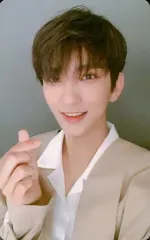 【中古】コレクションカード(男性) SEVENTEEN/JOSHUA(ジョシュア)/バストアップ・衣装ベージュ.白・右手指でハート/5TH MINI ALBUM『YOU MAKE MY DAY』(MEET Ver.)特典トレカ