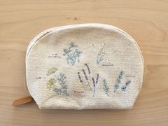 【ハーブ】刺繡　ポーチ　IT007-15　シェルポーチ　マチあり　母の日　化粧品　小物入れ　バッグインバッグ　旅行　通勤　可愛い　おしゃれ　誕生日　プレゼント　ギフト