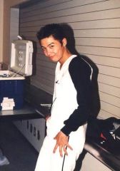 [Used] Photo (Johnny's) Kinki Kids/Tsuyoshi Domoto/Knee-up, White and Black Outfit, Facing Left, Left Hand on Hip, White Background, Baseball Stadium, No Frame/Johnny's Family Club Photo