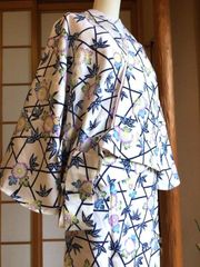 «花ラブリ»　NK987WH　新品　二部式着物　元禄袖　Mサイズ　ポリエステル　白　ホワイト　青　ブルー　和服　和装　和柄　和風