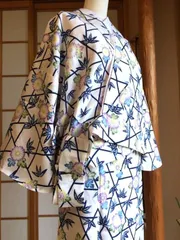 «花ラブリ»　NK987WH　新品　二部式着物　元禄袖　Mサイズ　ポリエステル　白　ホワイト　青　ブルー　和服　和装　和柄　和風のサムネイル