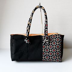 着物リメイク バッグ【横長スクエアバッグ 黒亀甲】手さげカバン ハンドバッグ トートバッグ スクエアバッグ 着物 浴衣 祭り 入学式 結婚式 母の日 敬老の日 アンティーク ビンテージ 古布 絹 シルク プレゼント