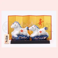 干支置物　染錦　招福午（親子）　◎2個目～大幅値引き対象商品　※オブジェ,人形,開運,縁起物,古来,伝統,ドール,リーズナブル,ミニ,かわいい,可愛い,レトロモダン,えと,正月,小物,十二支,うま,馬,ホース,2026年,令和8年,梅の花,家族,2頭,2体