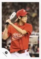 【中古】生写真(ジャニーズ) Hey! Say! JUMP/高木雄也/膝上・ユニフォーム赤・キャップ赤・両手バット構え/公式生写真