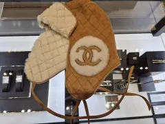 国内発 シャネル イヤーマフ 偽物 CCロゴ 耳あて