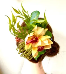 フラダンス　ピンクッションとシンビジュウムのヘアクリップ　4個在庫あります。（4個購入の場合、1個あたり1700円です。）