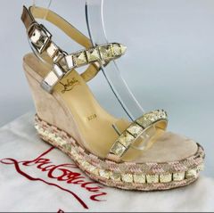 美品☆GUCCI・グッチ レディース エンボス加工アイコンロゴデザイン  