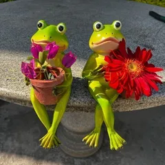 鉢植え 植木鉢 プランター プラントポット フラワーポット ガーデニング 鉢植えを持っているカエル かえる 屋内 室内 インテリア 玄関 樹脂