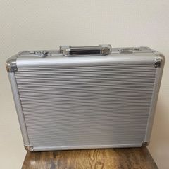 ジュラルミンケース　<ジャンク品 >  <送料無料>