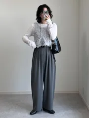 【ウィメンズトータルコーデ】タックカーブパンツ×フリンジベスト×ローファー