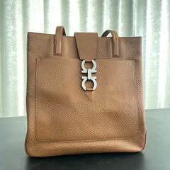 Salvatore Ferragamo　フェラガモ　ショルダーバッグ　ガンチーニ　キャメル　レザー