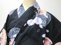 【一輝堂】【着物】浴衣 鞠に八重桜文 身丈約163cm　裄丈約62cm 25z04-2163